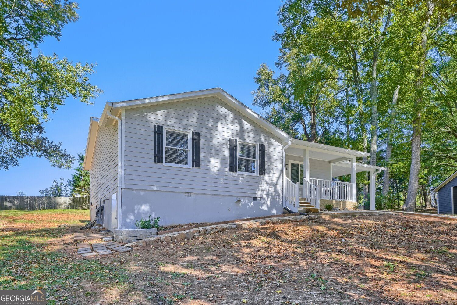 679 Suwanee CT NW