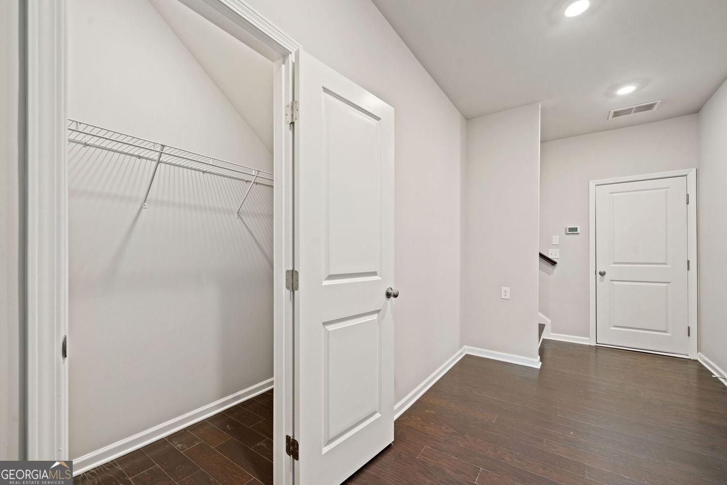 Doraville, Georgia 30360, United States, 4 Bedrooms Bedrooms, ,4 BathroomsBathrooms,Residential,Active,169409