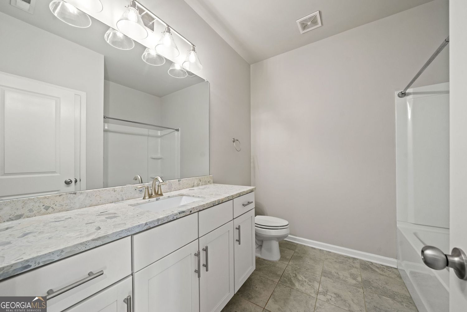 Doraville, Georgia 30360, United States, 4 Bedrooms Bedrooms, ,4 BathroomsBathrooms,Residential,Active,169409