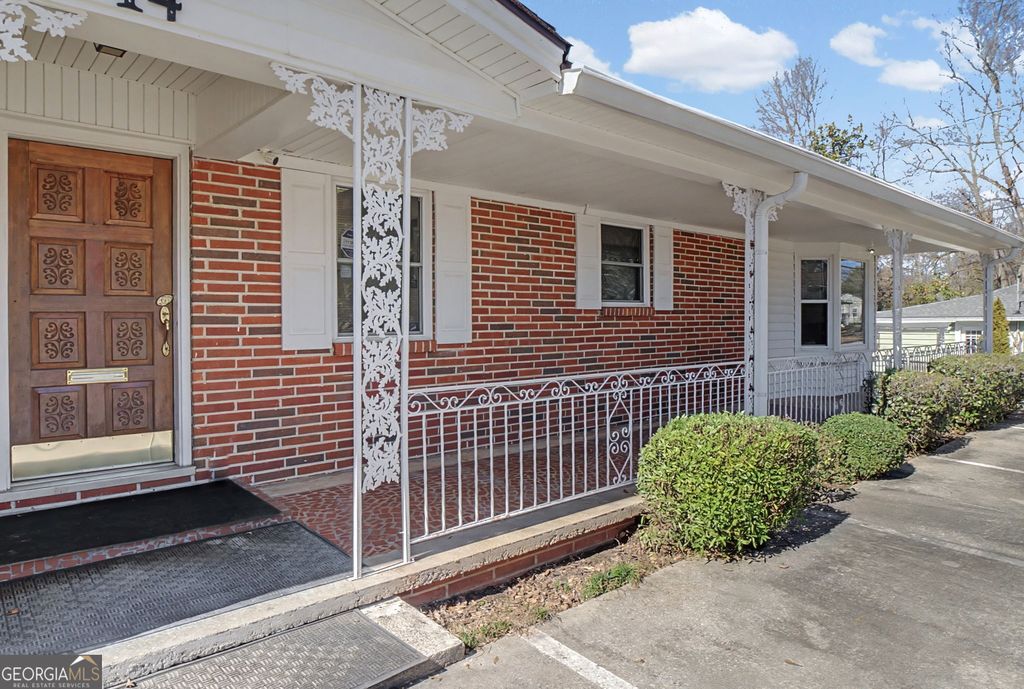 Photo of 14 Farmer Street, Newnan, GA 30263 (MLS # 10688354)