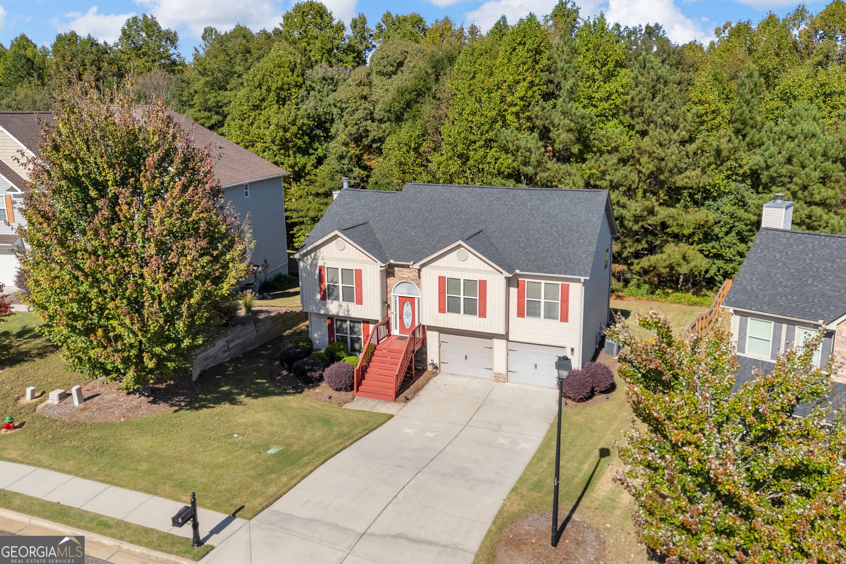 1686 Dillard WAY