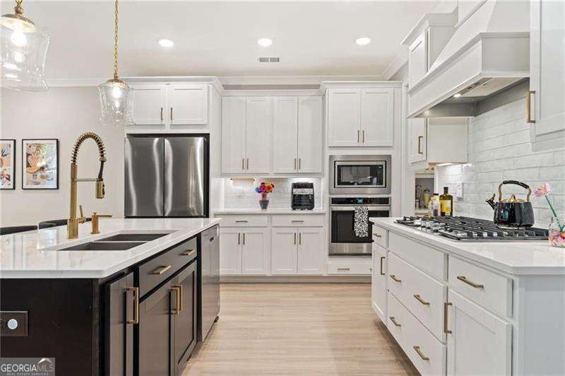 3672 Silvery WAY