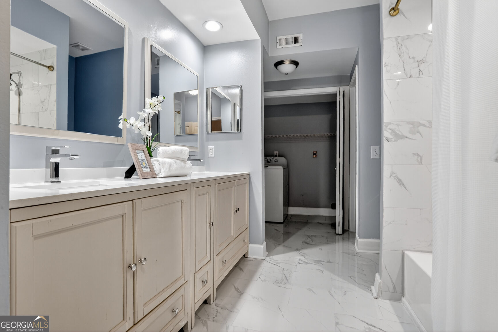 3777 Peachtree RD 1516