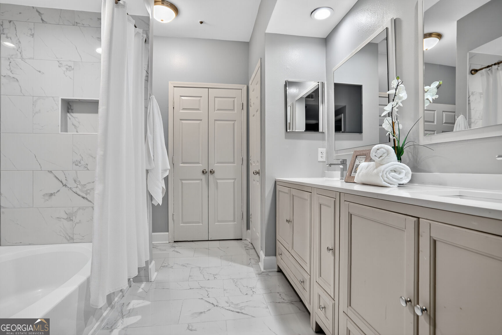 3777 Peachtree RD 1516