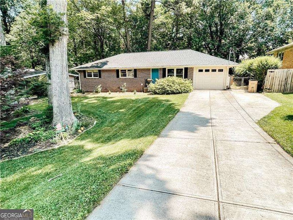Photo of 116 Indian Trail, Marietta, GA 30068 (MLS # 10763619)