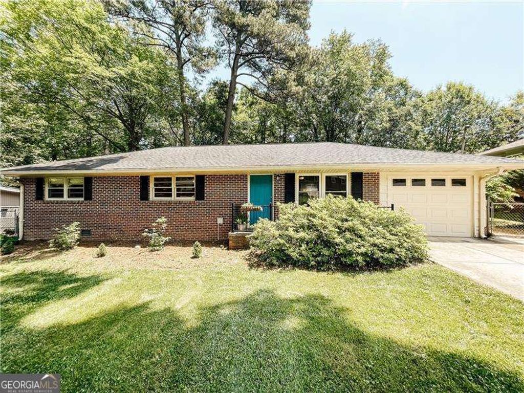 Photo of 116 Indian Trail, Marietta, GA 30068 (MLS # 10763619)