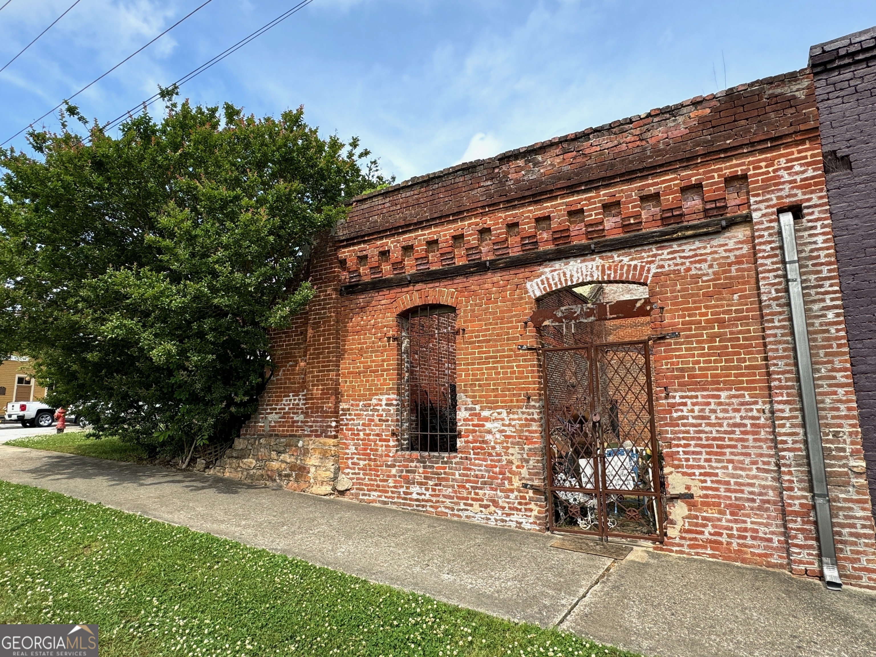5504 Main ST