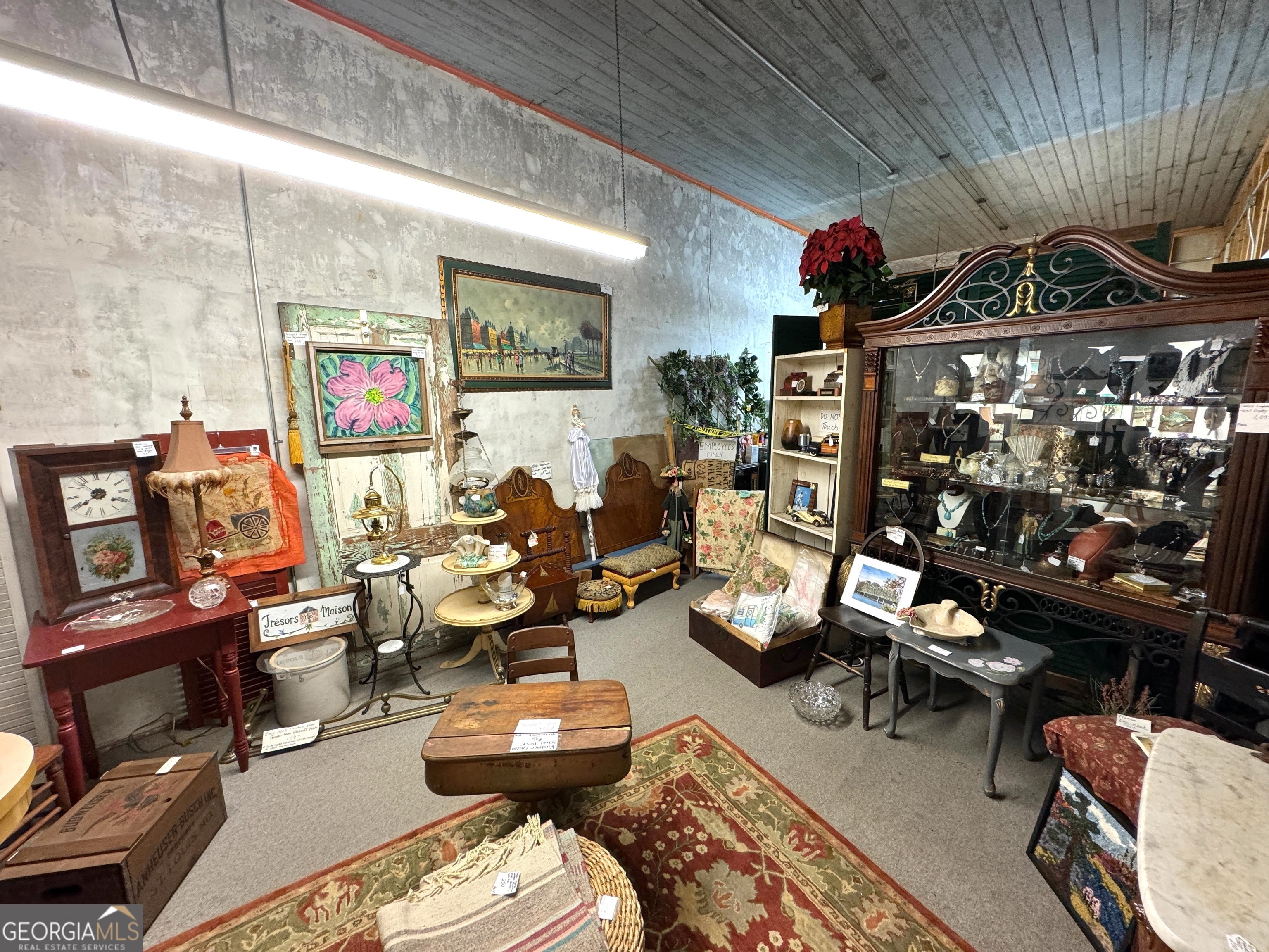 5504 Main ST