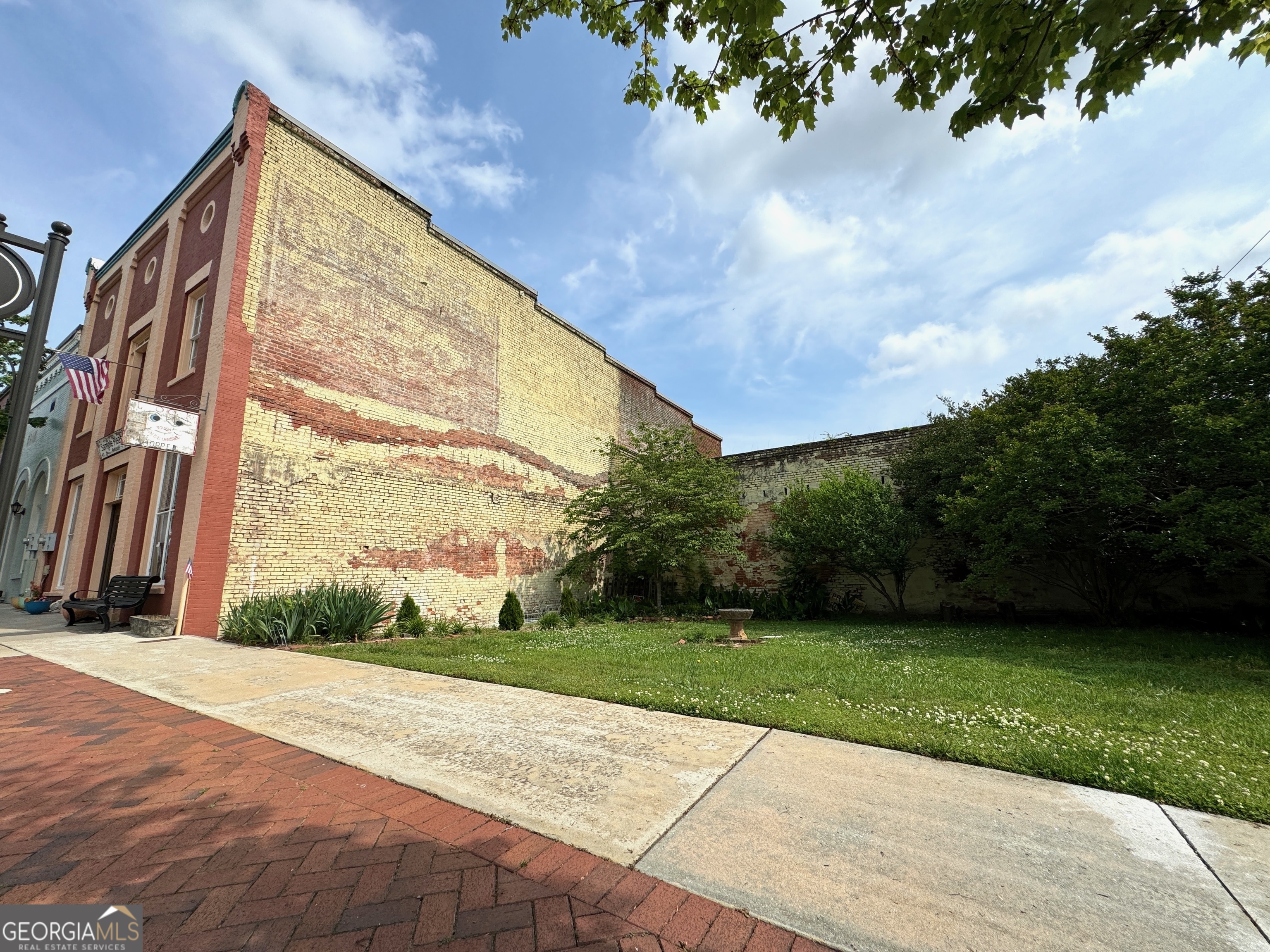 5504 Main ST