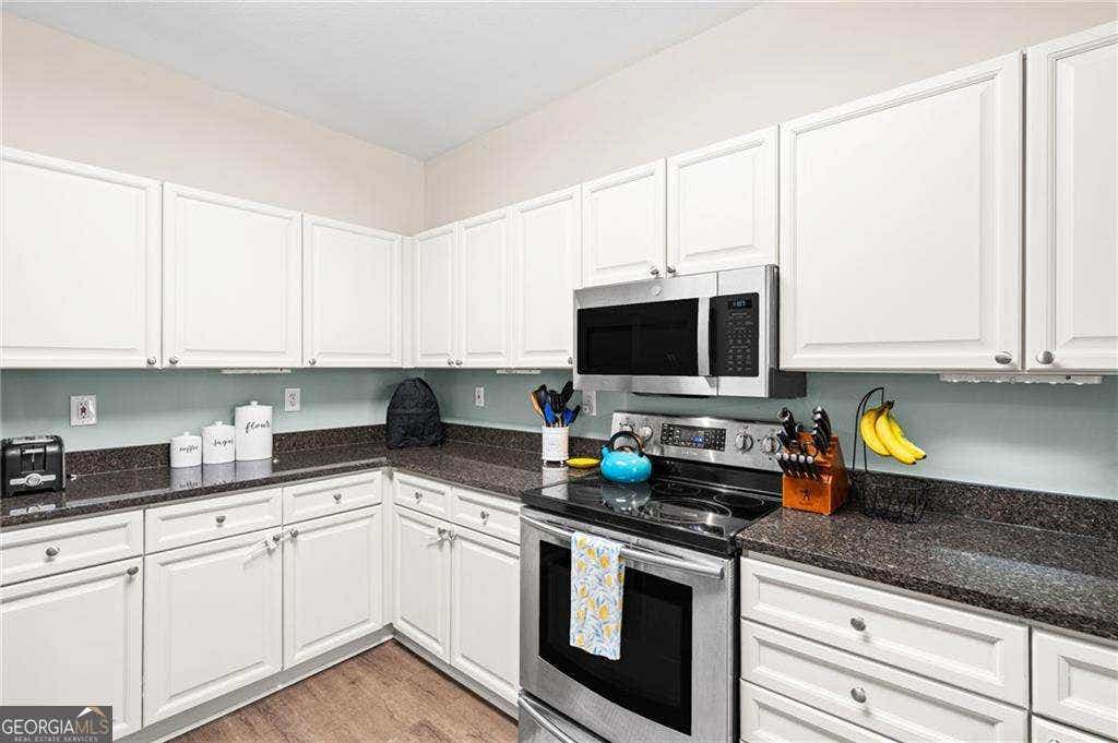 Photo of 111 Edinburgh Court, Alpharetta, GA 30004 (MLS # 10803592)
