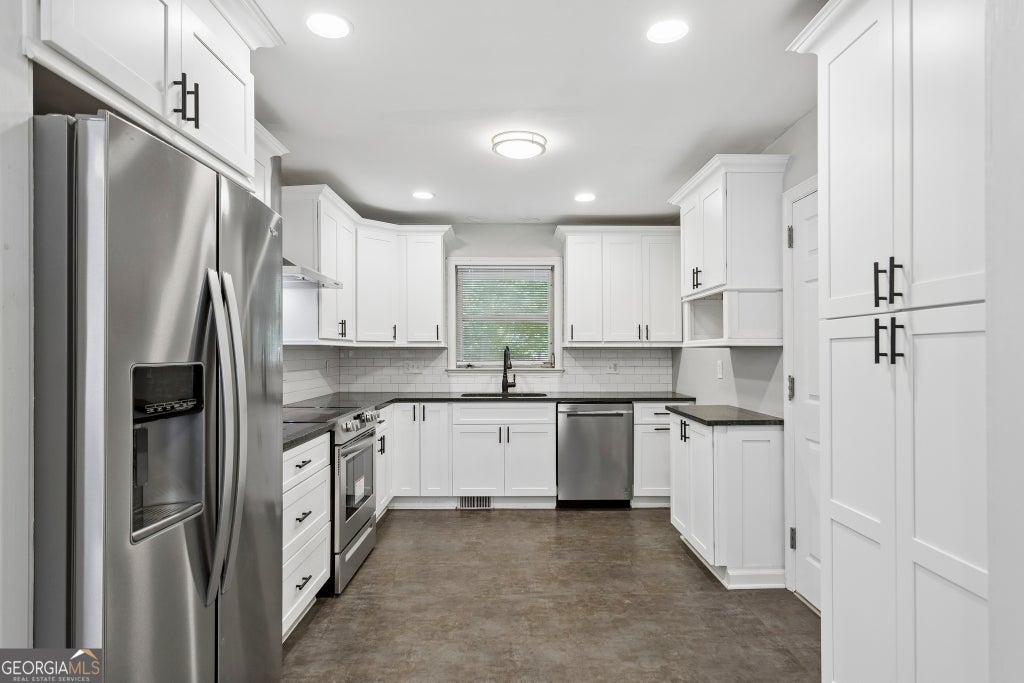 Photo of 3690 Wisteria Lane SE, Smyrna, GA 30082 (MLS # 10798695)