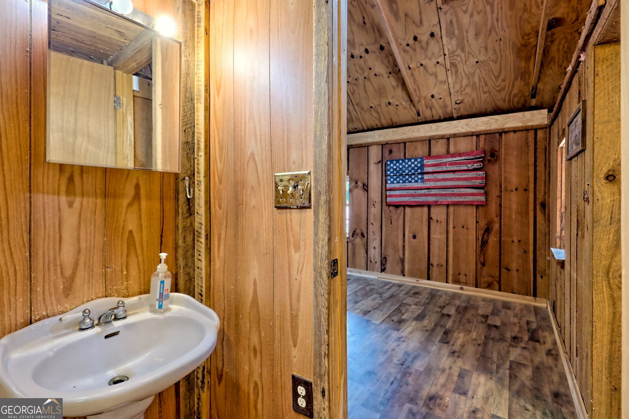 Otto, North Carolina 28763, United States, 1 Bedroom Bedrooms, ,1 BathroomBathrooms,Residential,Active,94032