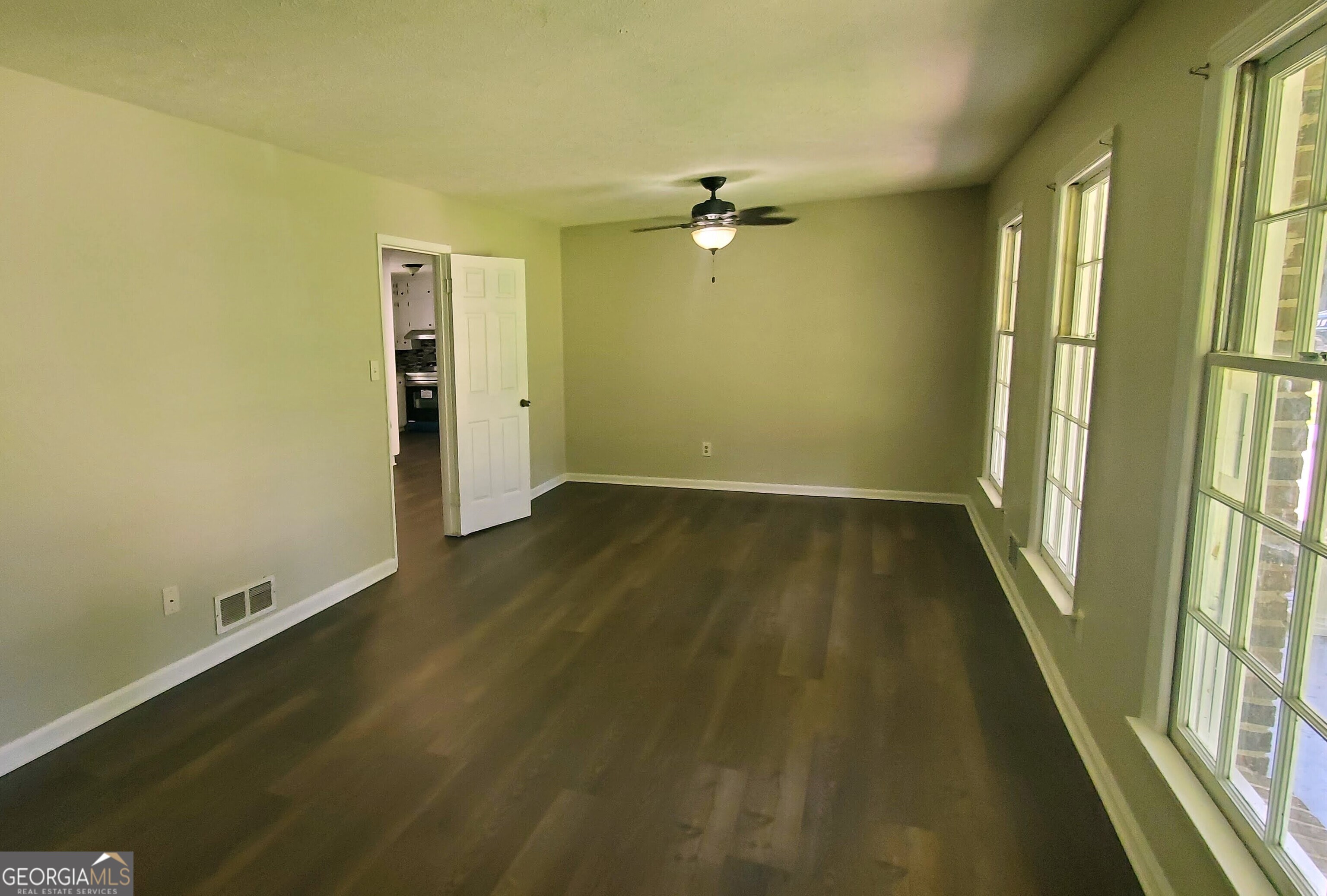 Photo 6 of 22 of 678 SOUTHWIND house