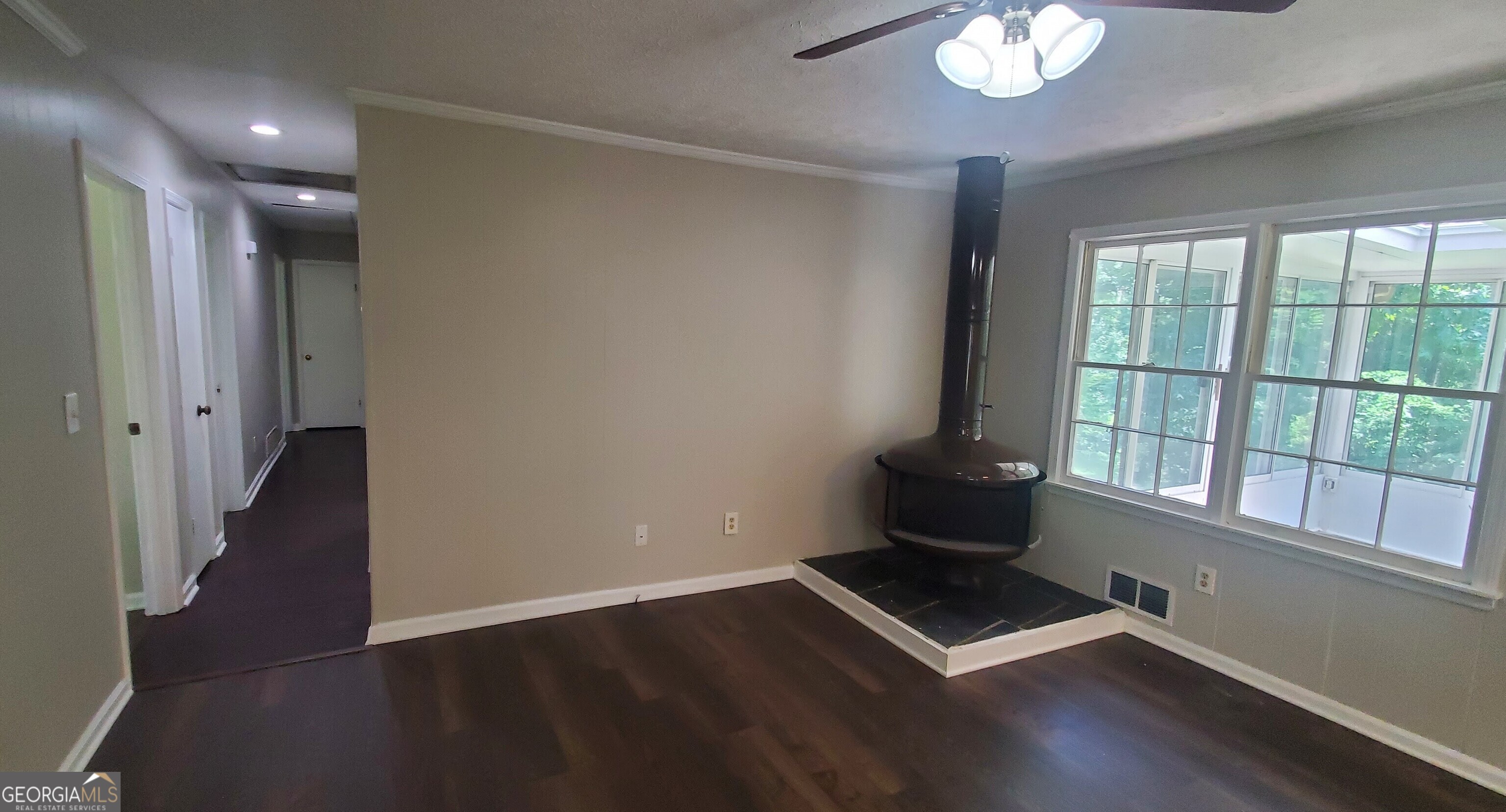Photo 3 of 22 of 678 SOUTHWIND house