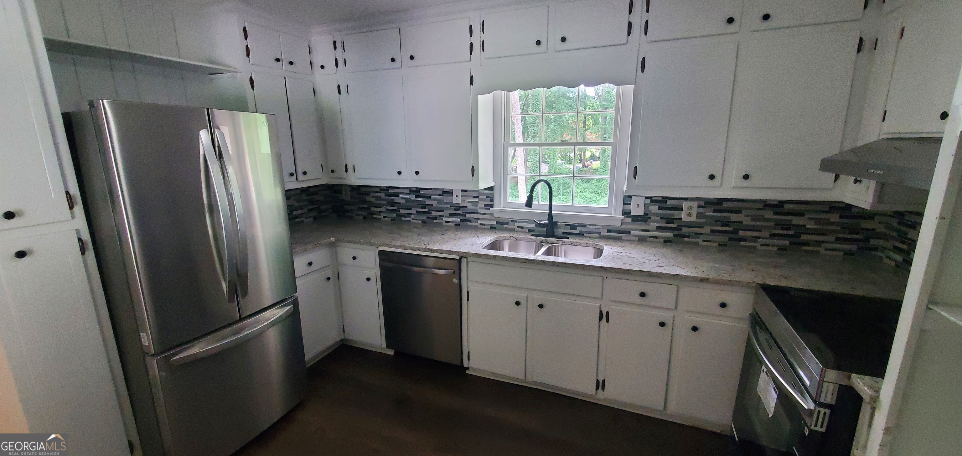 Photo 7 of 22 of 678 SOUTHWIND house
