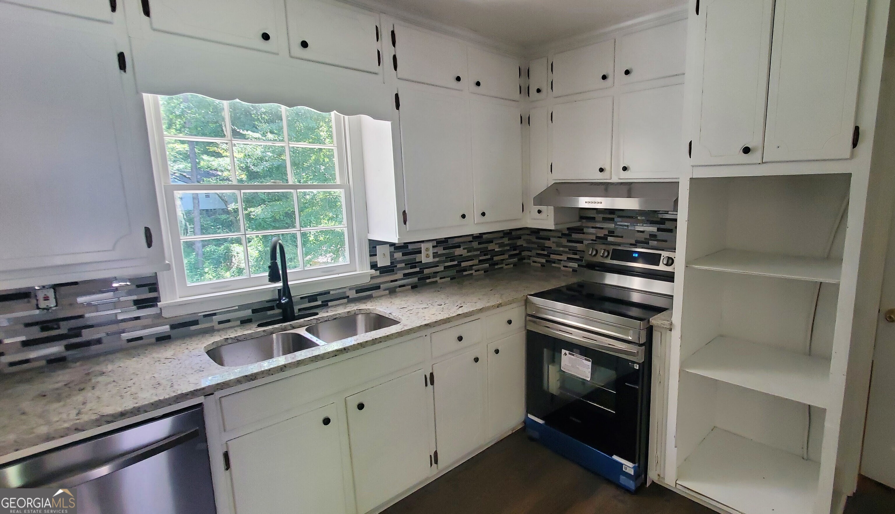 Photo 10 of 22 of 678 SOUTHWIND house