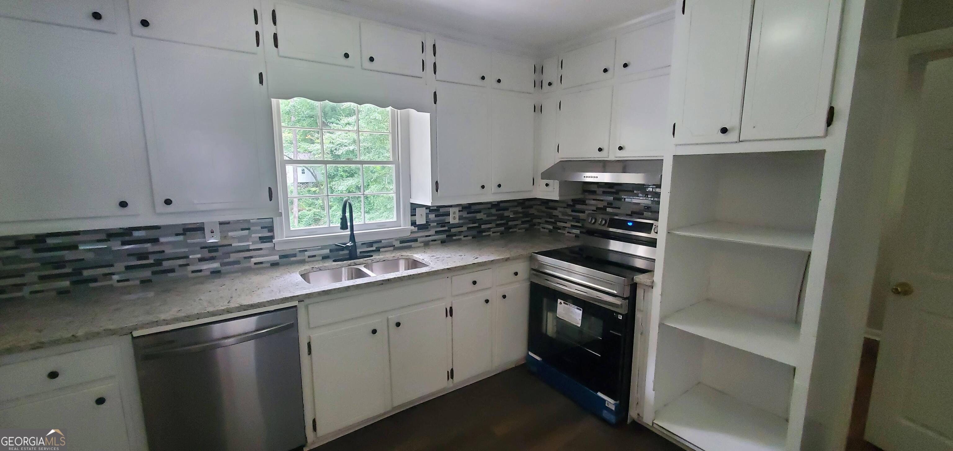 Photo 8 of 22 of 678 SOUTHWIND house