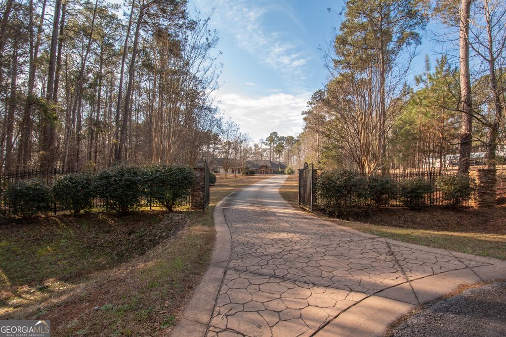 Photo of 64 Waterview Ct, Lagrange, GA 30240 (MLS # 10682697)
