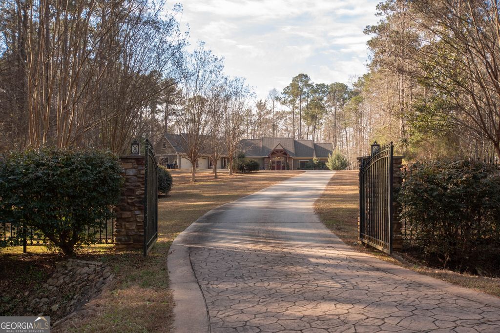 Photo of 64 Waterview Ct, Lagrange, GA 30240 (MLS # 10682697)