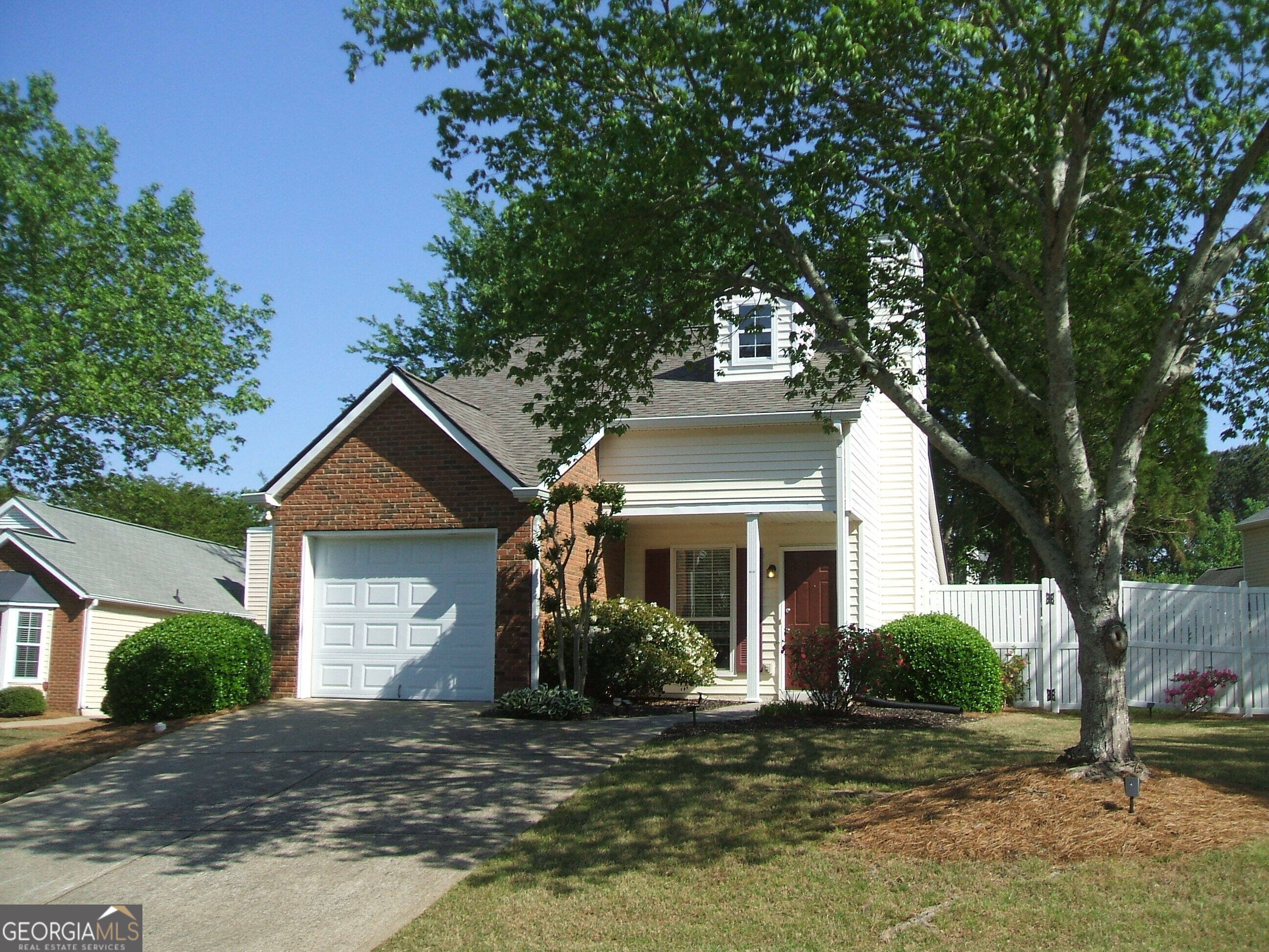 2 bedroom/ 2 bath ranch. $1,995 /month. Quiet cul-de-sac. Gas utilities. Single car garage. Private, fenced yard. 18' x 12' loft overlooking great room. Award winning schools; popular Alpharetta/ City of Milton swim & tennis community minutes to GA 400 at Windward Parkway. Pets considered on a case-by-case basis. Verifiable income must be $90,000 or greater. (Site unseen applications not accepted.)