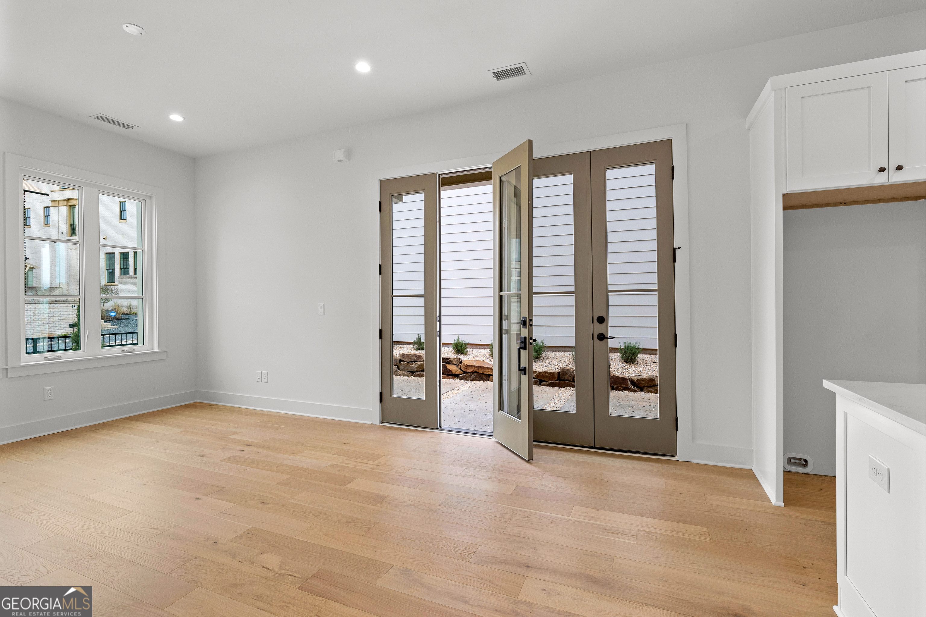 Fayetteville, Georgia 30214, United States, 2 Bedrooms Bedrooms, ,3 BathroomsBathrooms,Residential,Active,251348