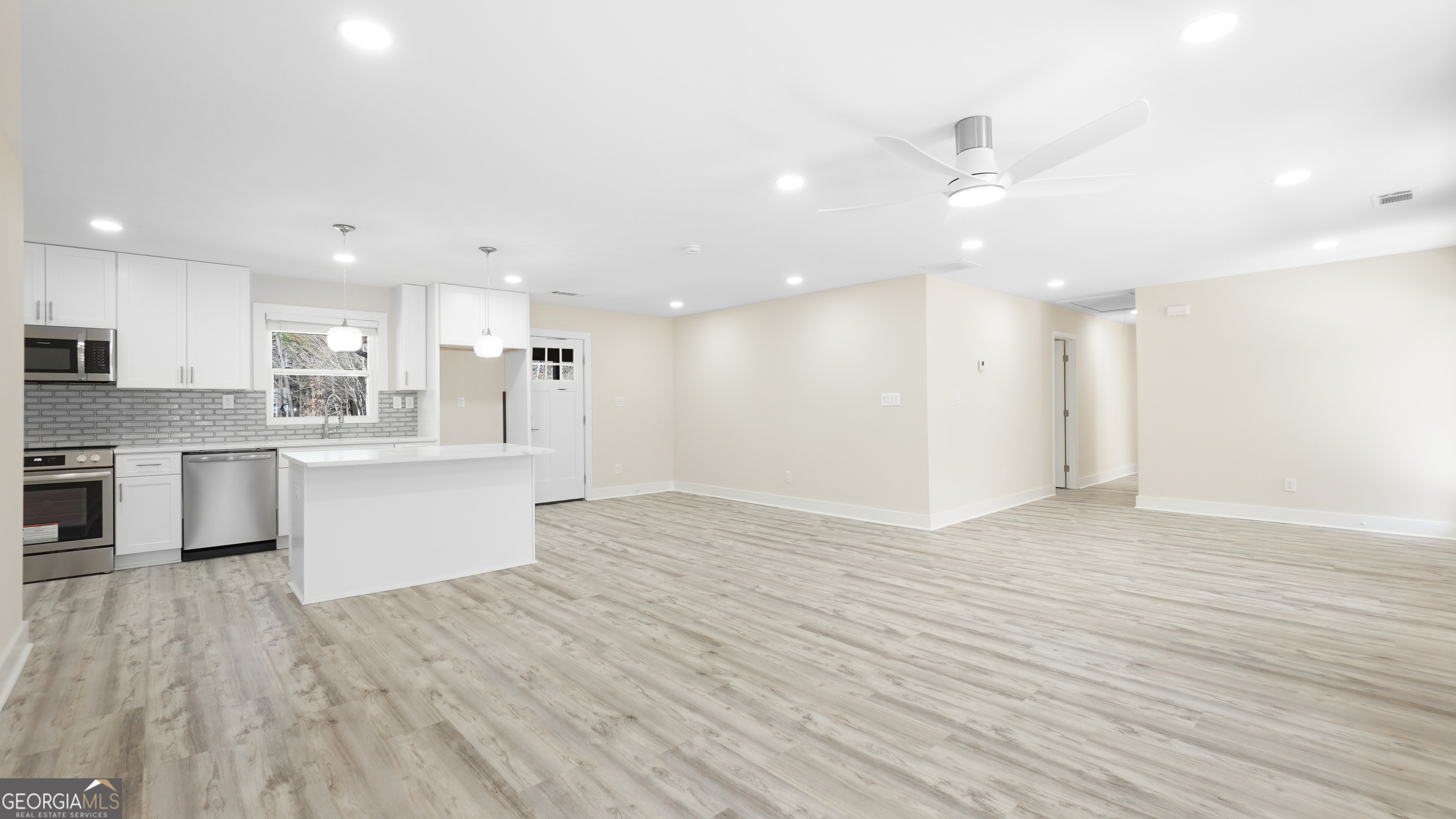 4585 Yates RD