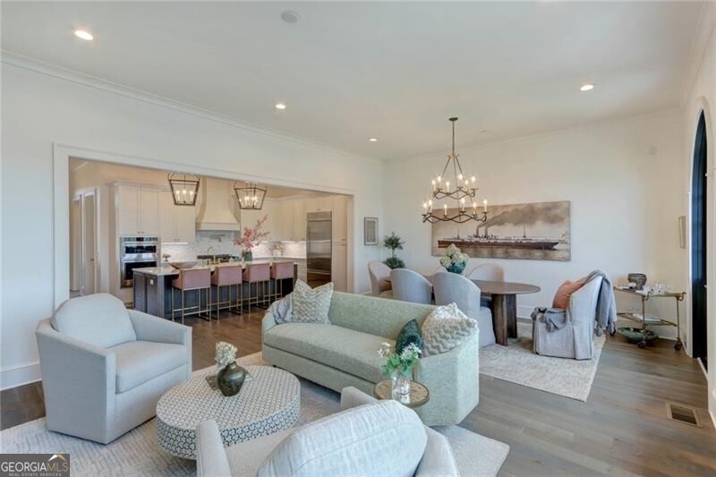 Savannah, Georgia 31401, United States, 4 Bedrooms Bedrooms, ,5 BathroomsBathrooms,Residential,Active,52042