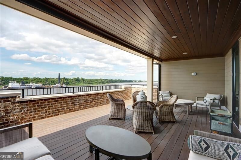 Savannah, Georgia 31401, United States, 4 Bedrooms Bedrooms, ,5 BathroomsBathrooms,Residential,Active,52042