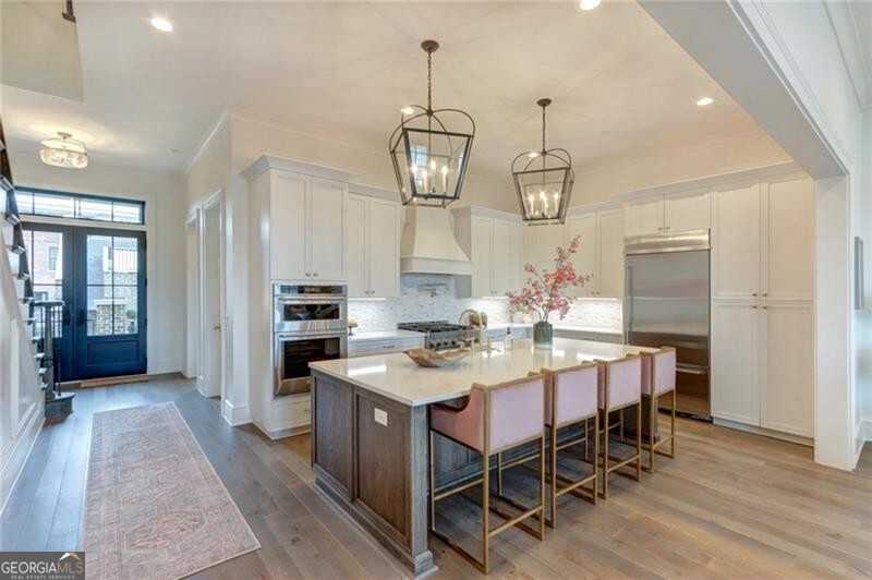 Savannah, Georgia 31401, United States, 4 Bedrooms Bedrooms, ,5 BathroomsBathrooms,Residential,Active,52042