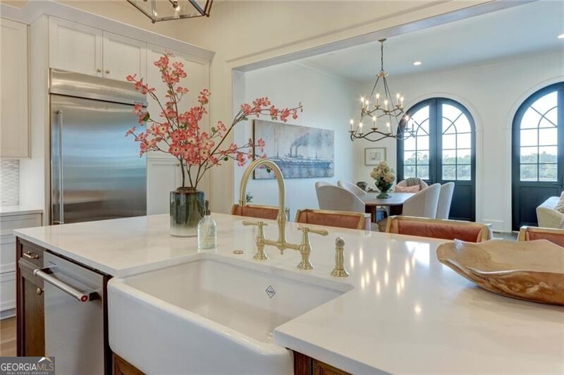 Savannah, Georgia 31401, United States, 4 Bedrooms Bedrooms, ,5 BathroomsBathrooms,Residential,Active,52042