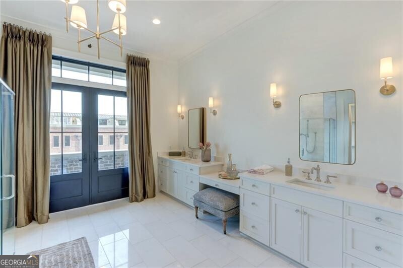 Savannah, Georgia 31401, United States, 4 Bedrooms Bedrooms, ,5 BathroomsBathrooms,Residential,Active,52042