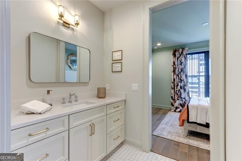 Savannah, Georgia 31401, United States, 4 Bedrooms Bedrooms, ,5 BathroomsBathrooms,Residential,Active,52042