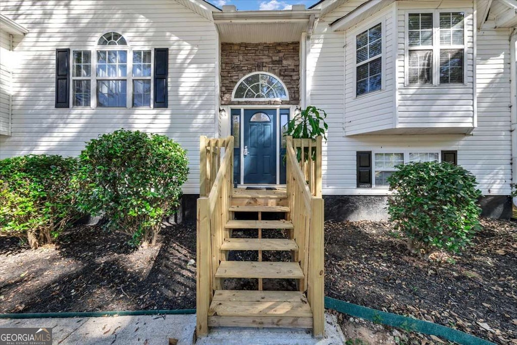Photo of 2616 Chesterbrooke Drive, Lithia Springs, GA 30122 (MLS # 10877317)