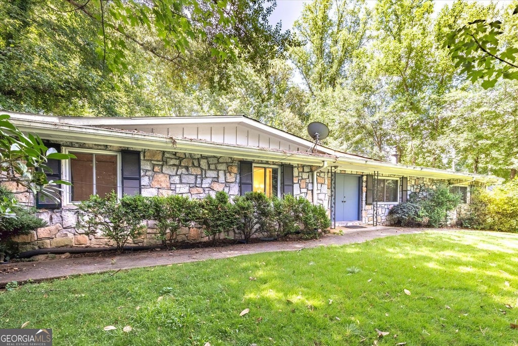 Photo of 2619 Andover Drive, Atlanta, GA 30360 (MLS # 10809742)
