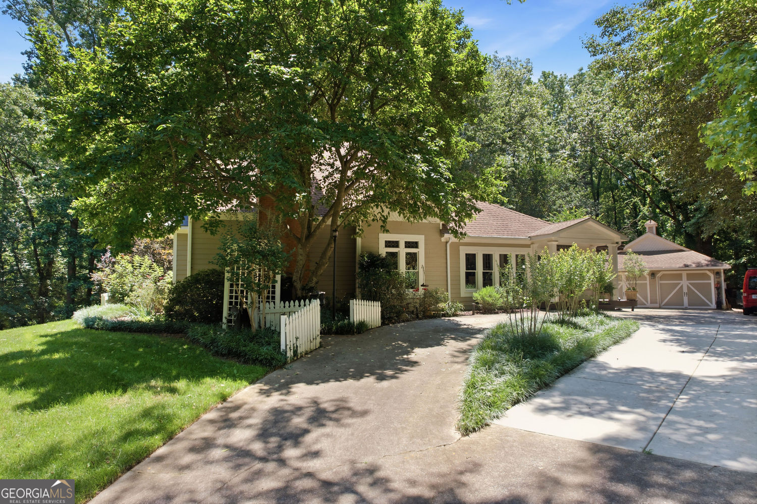 1042 Bailey RD