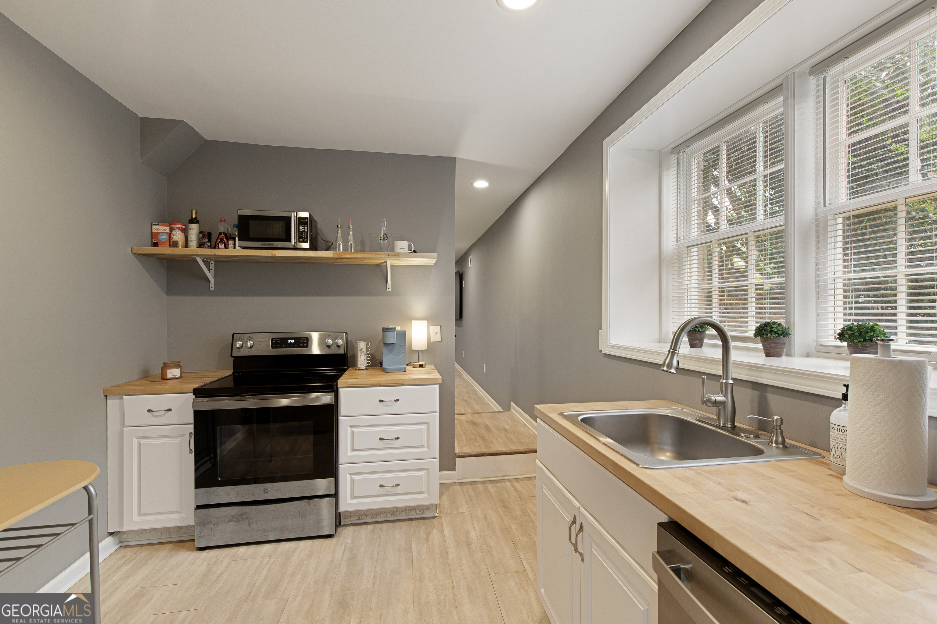 Roswell, Georgia 30076, United States, 5 Bedrooms Bedrooms, ,4 BathroomsBathrooms,Residential,Active,102881