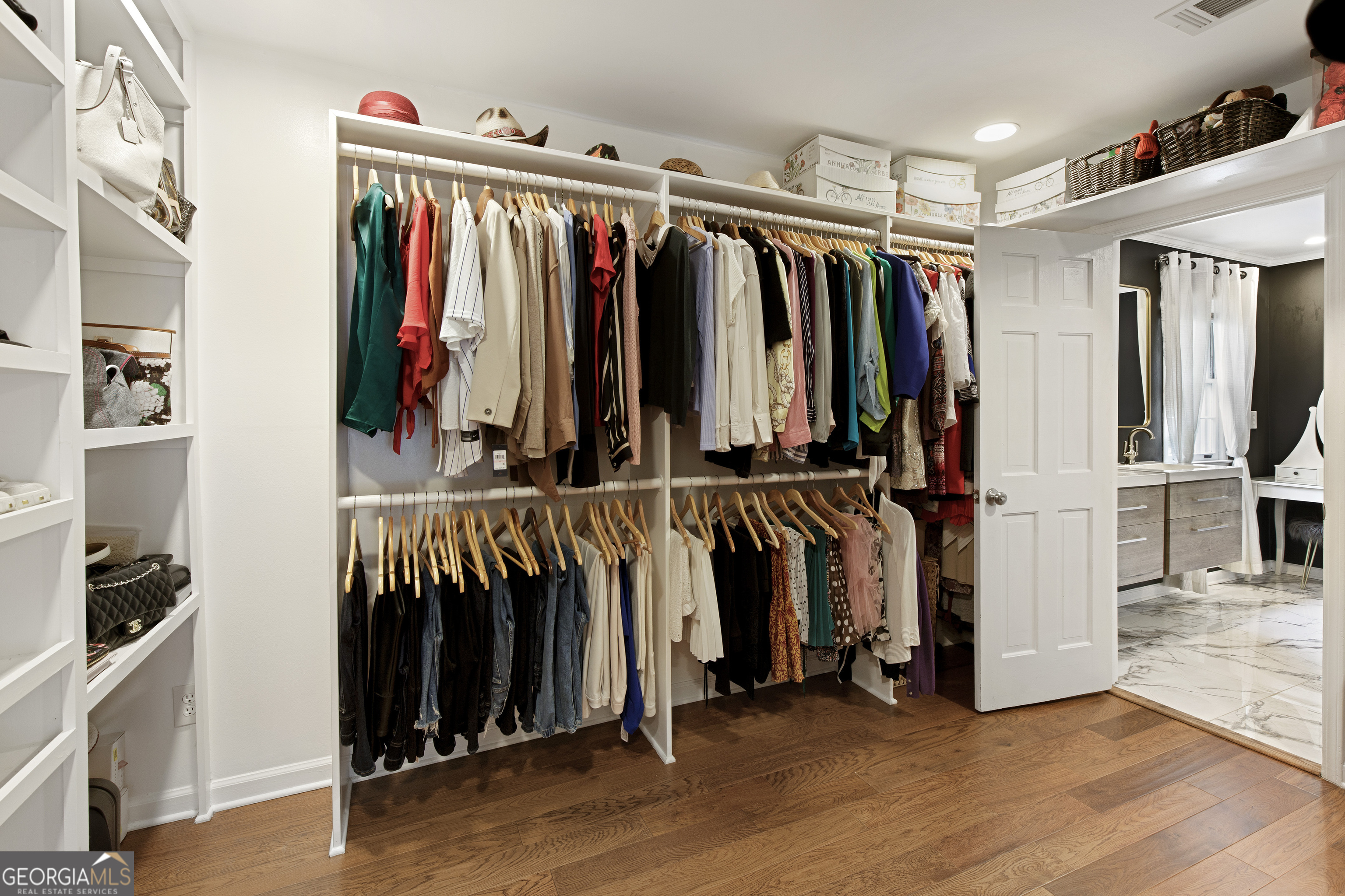 Roswell, Georgia 30076, United States, 5 Bedrooms Bedrooms, ,4 BathroomsBathrooms,Residential,Active,102881