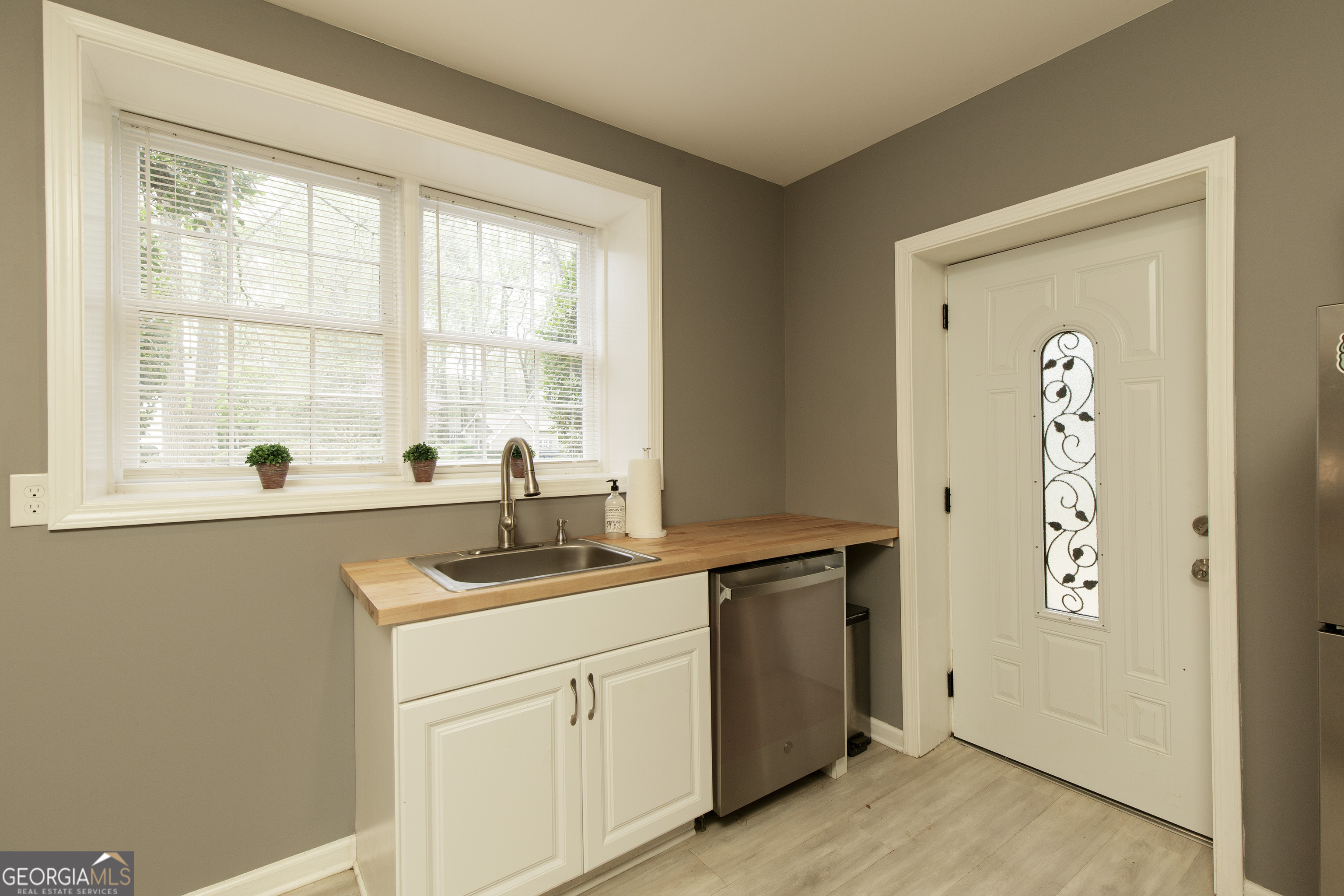 Roswell, Georgia 30076, United States, 5 Bedrooms Bedrooms, ,4 BathroomsBathrooms,Residential,Active,102881