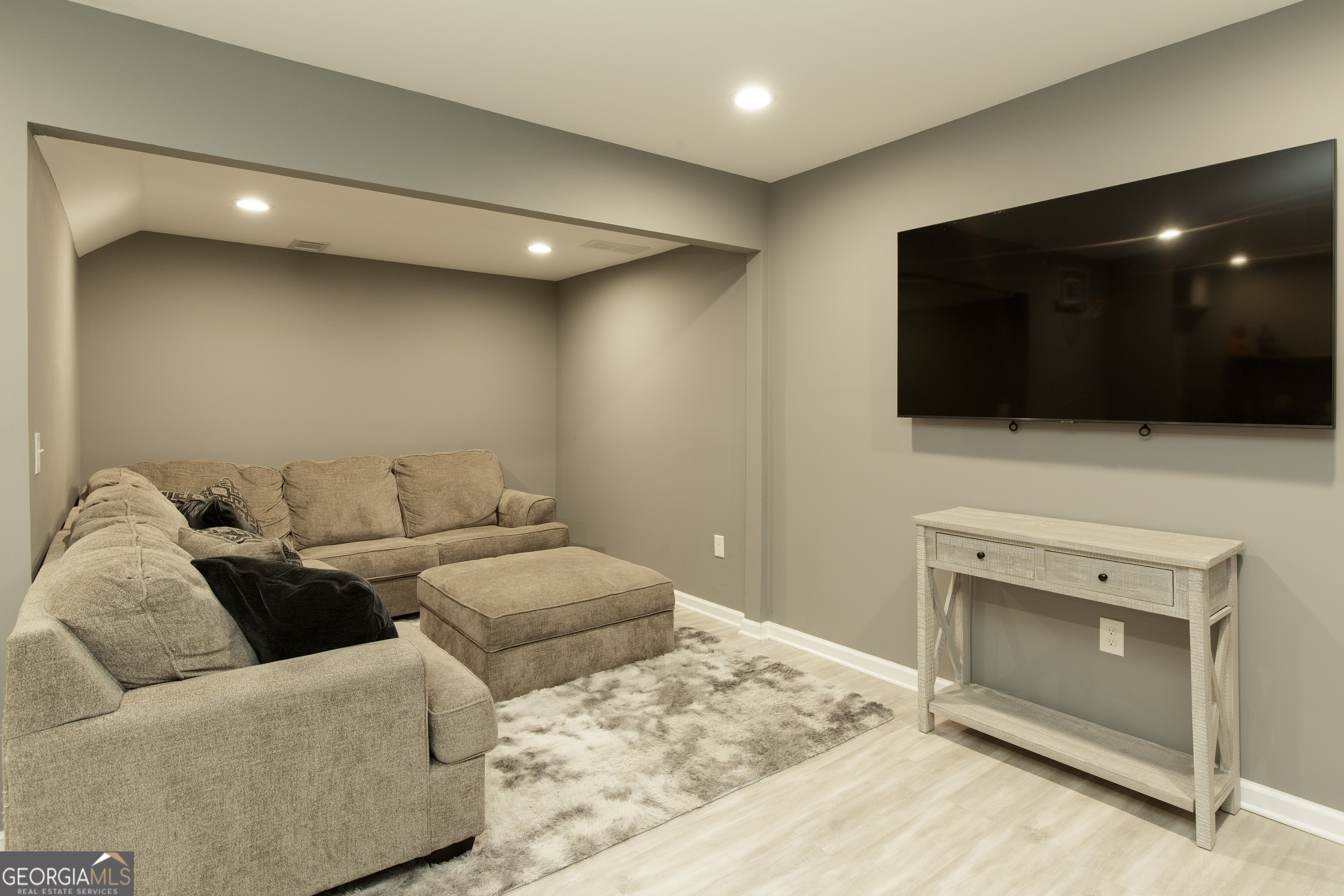 Roswell, Georgia 30076, United States, 5 Bedrooms Bedrooms, ,4 BathroomsBathrooms,Residential,Active,102881