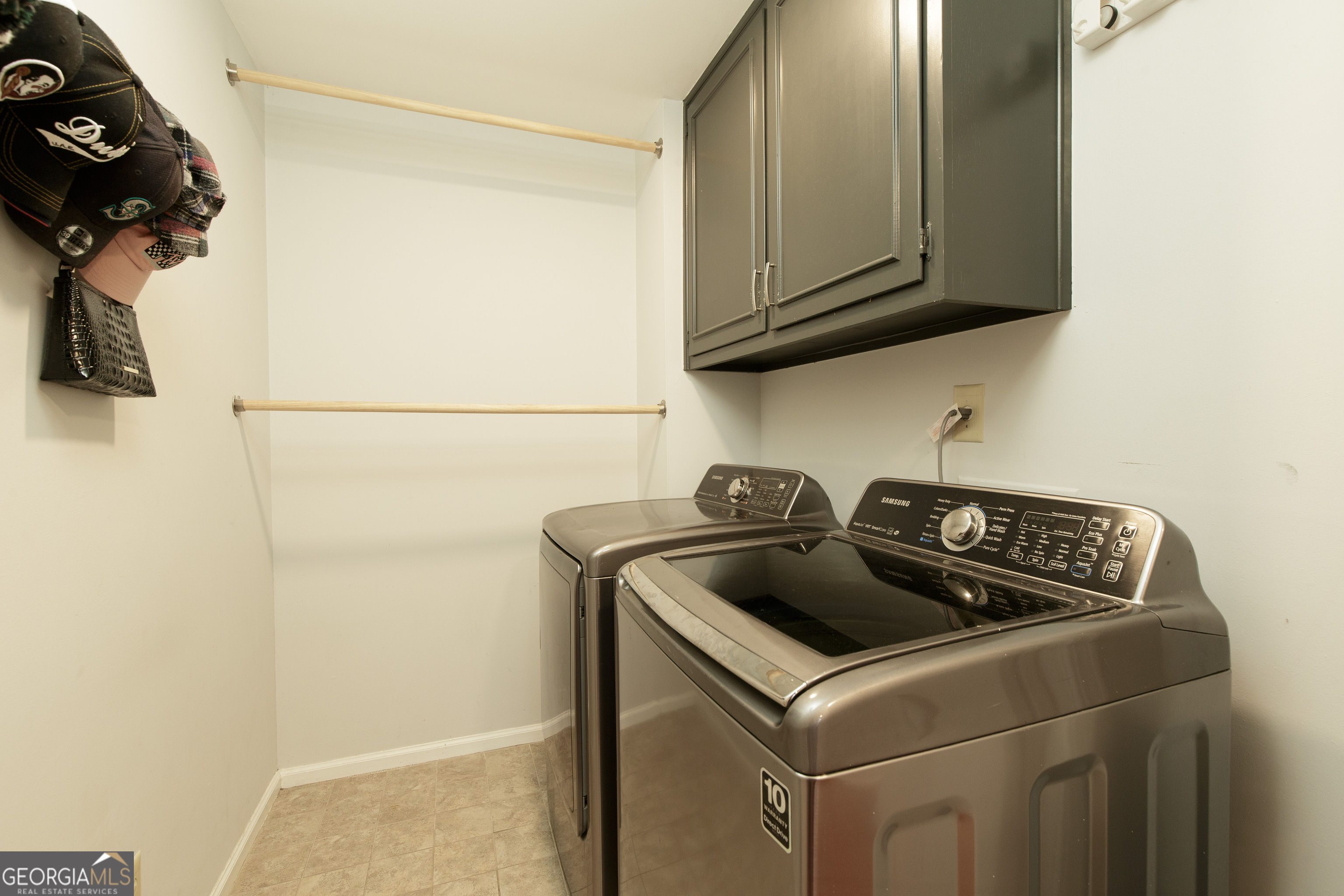 Roswell, Georgia 30076, United States, 5 Bedrooms Bedrooms, ,4 BathroomsBathrooms,Residential,Active,102881