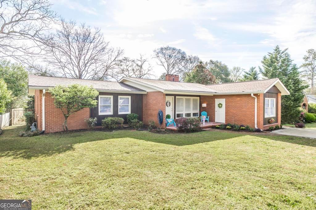 Photo of 433 Pinecrest Road, Macon, GA 31204 (MLS # 10706507)