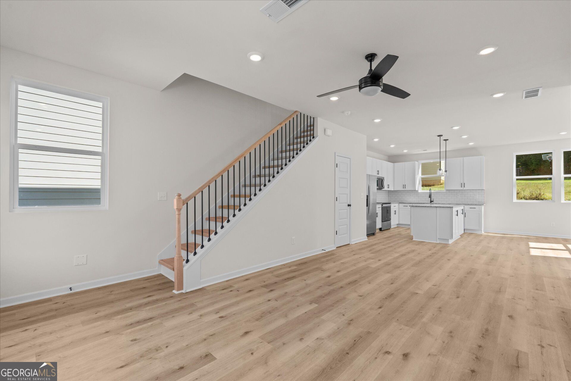 352 Jada LN