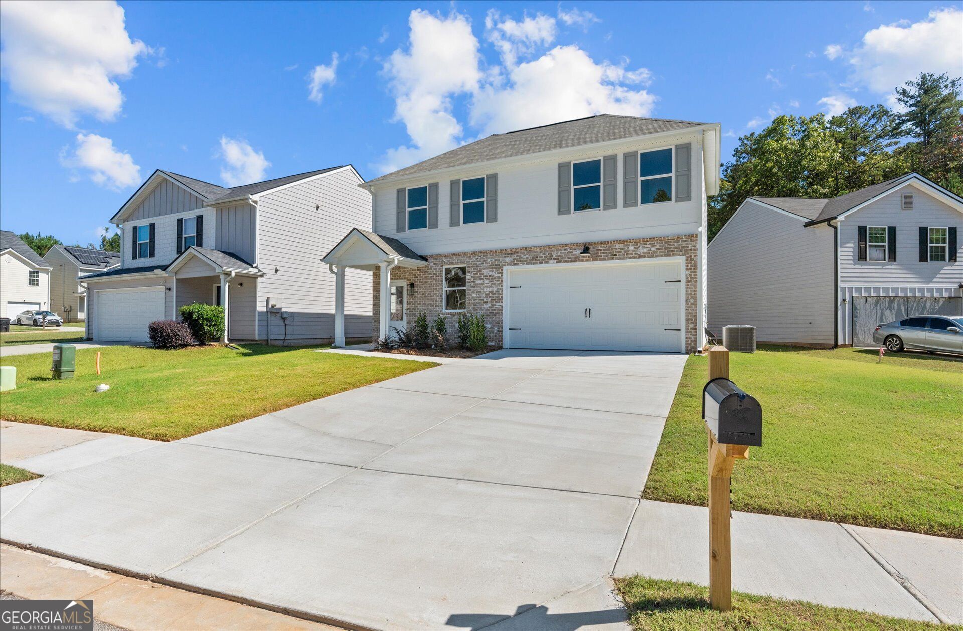 352 Jada LN