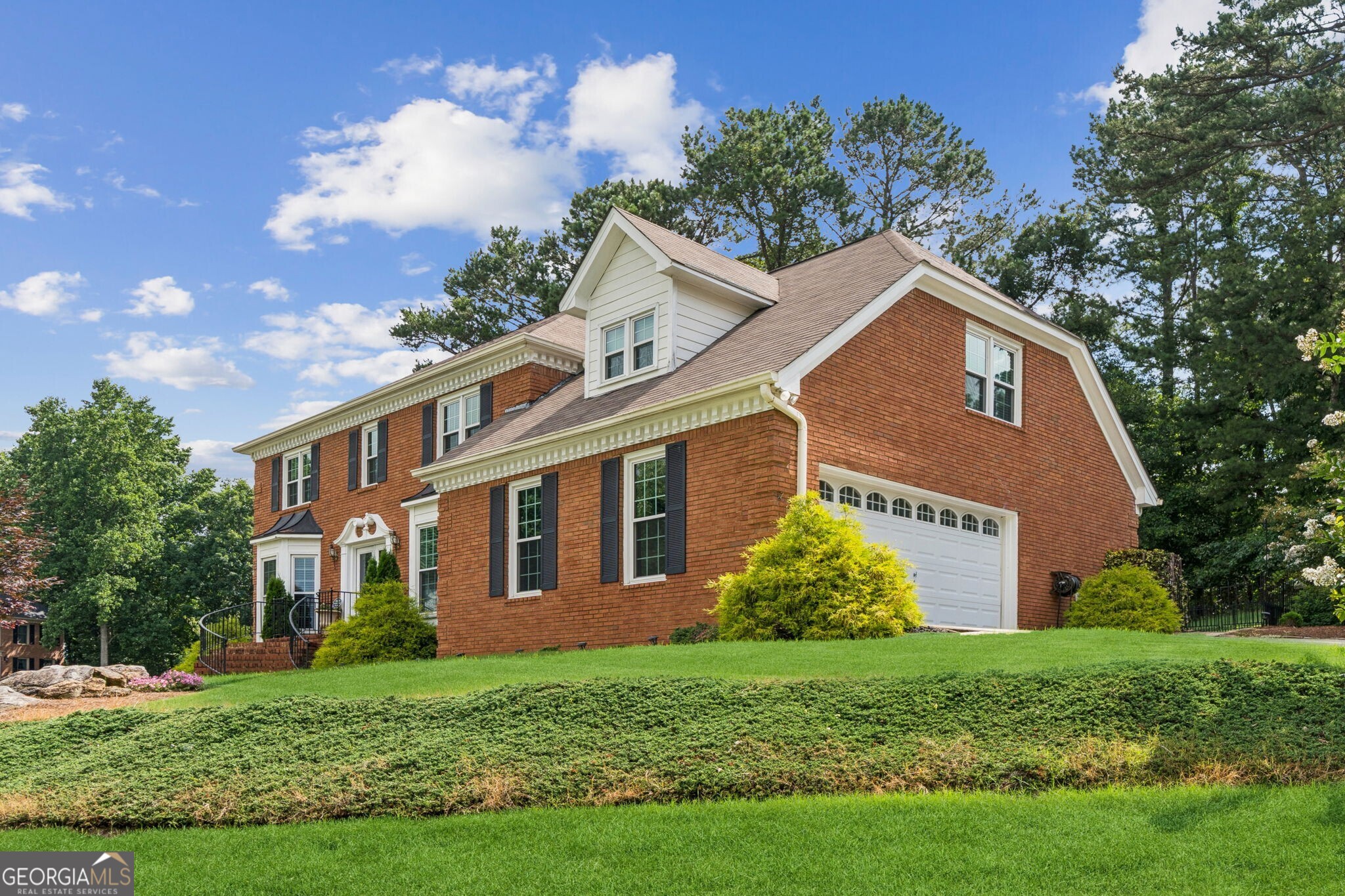 585 Emerald PKWY
