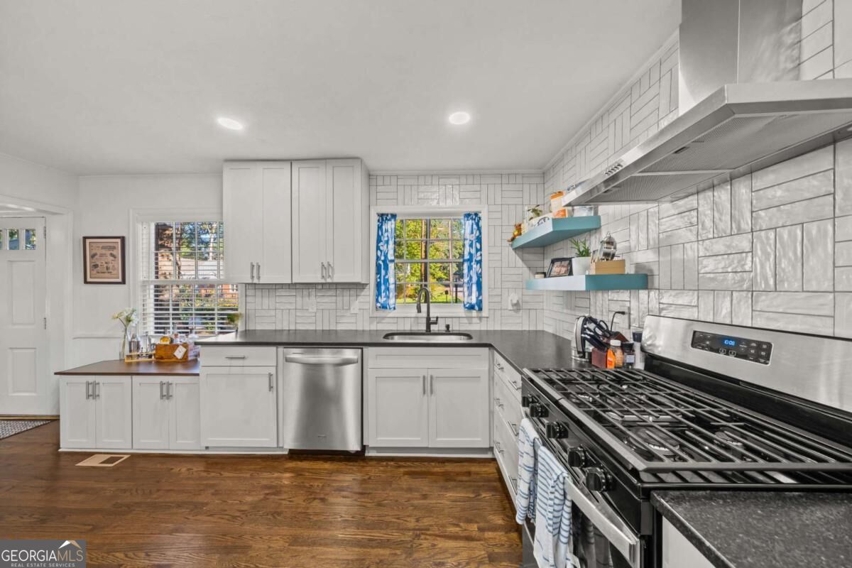 460 Deckner AVE SW