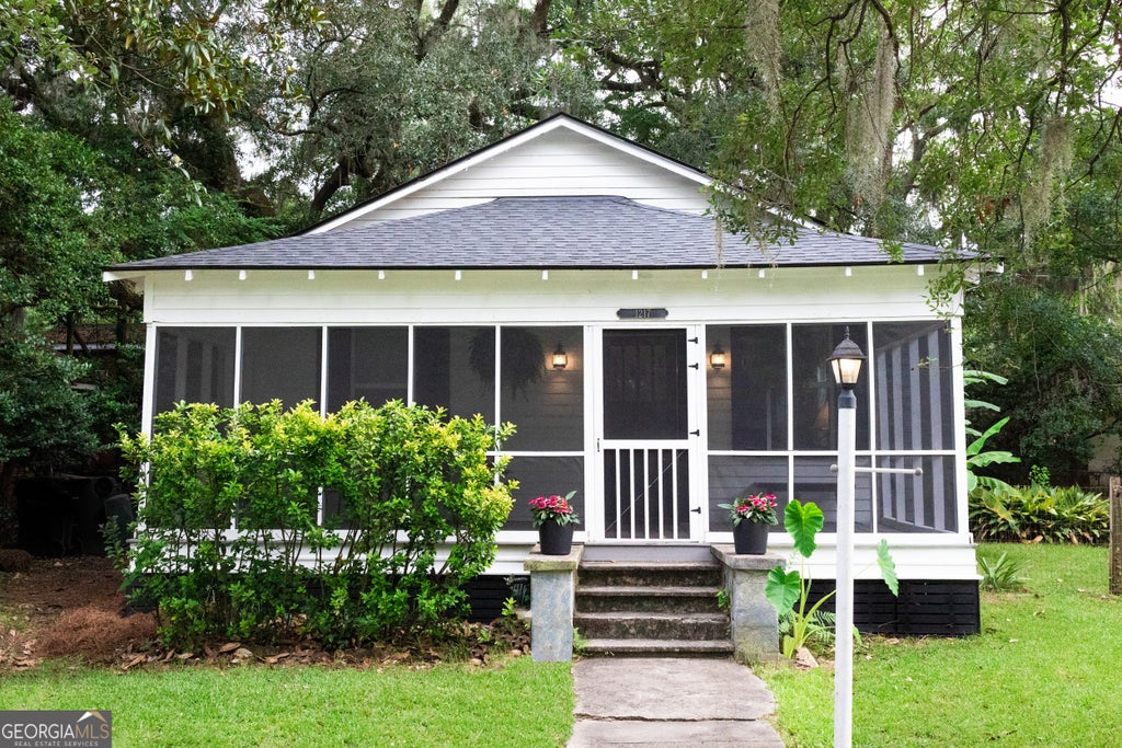 Photo of 1217 E 67th Street, Savannah, GA 31404 (MLS # 10814368)