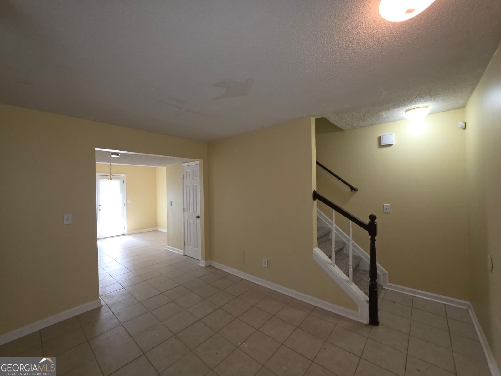 904 Holden LN