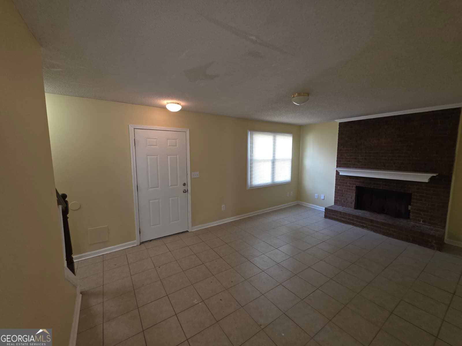 904 Holden LN