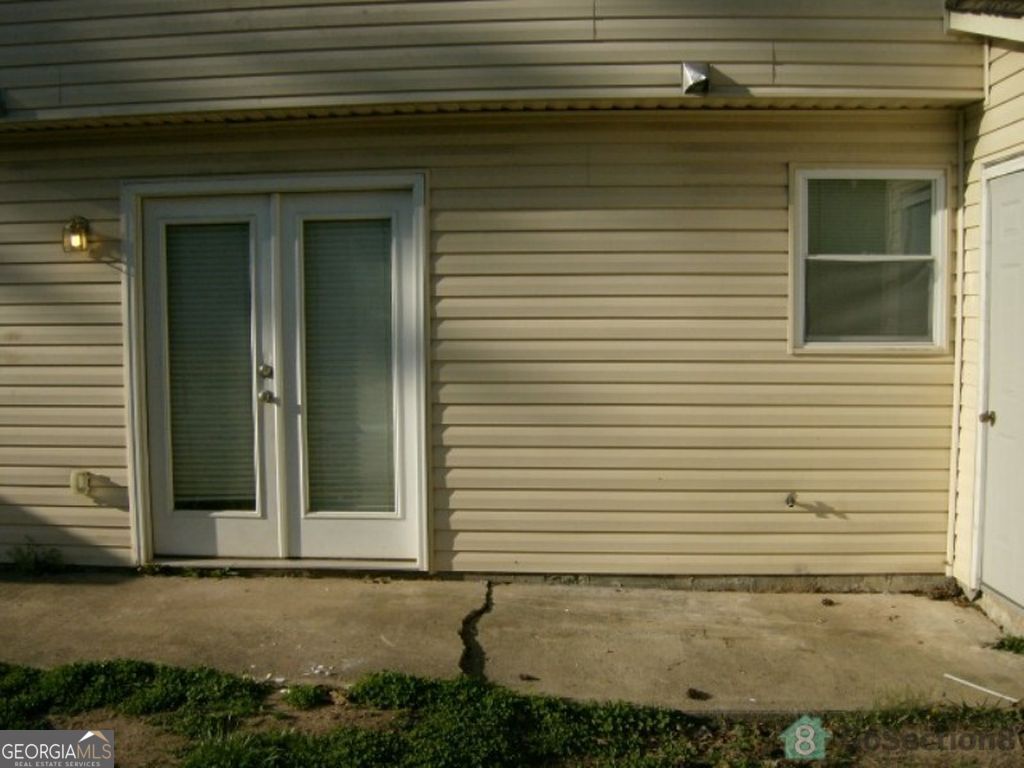 904 Holden LN