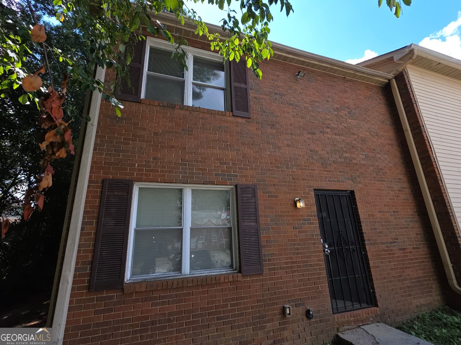 904 Holden LN